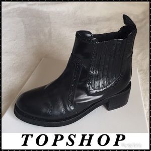 TOPSHOP Women’s black boots